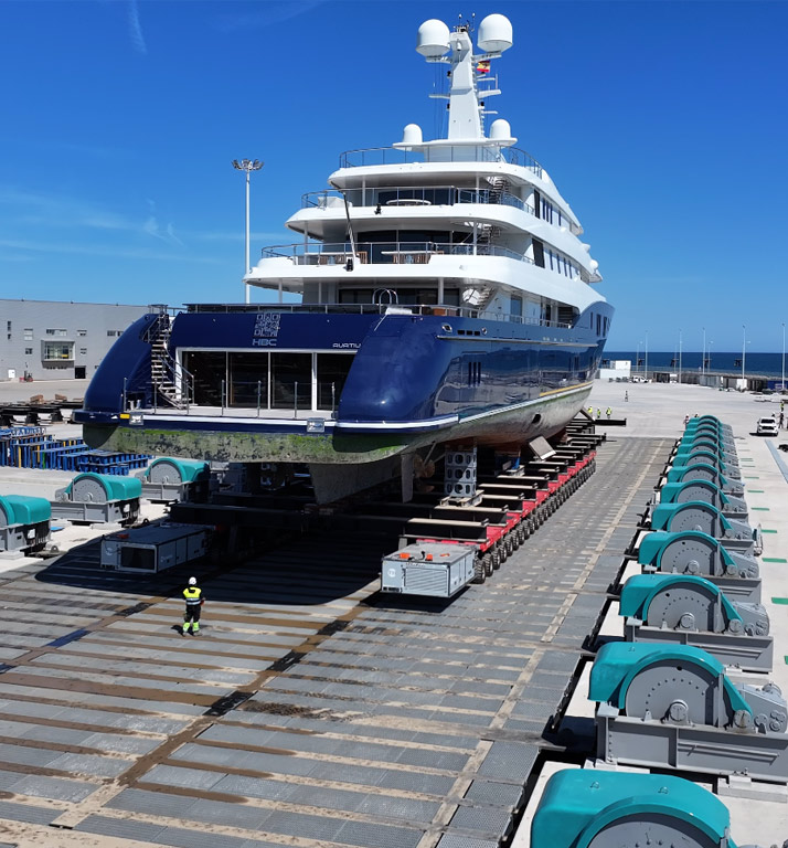 Entrust your vessel to an expert team in refit & repair
